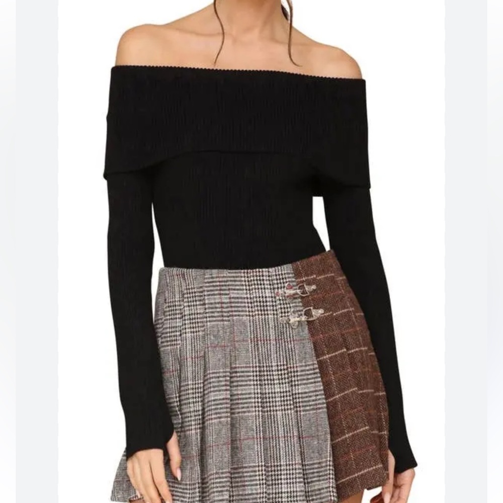 Avec Les Filles Ribbed Off Shoulder
Black Bodysuit L Whimsical